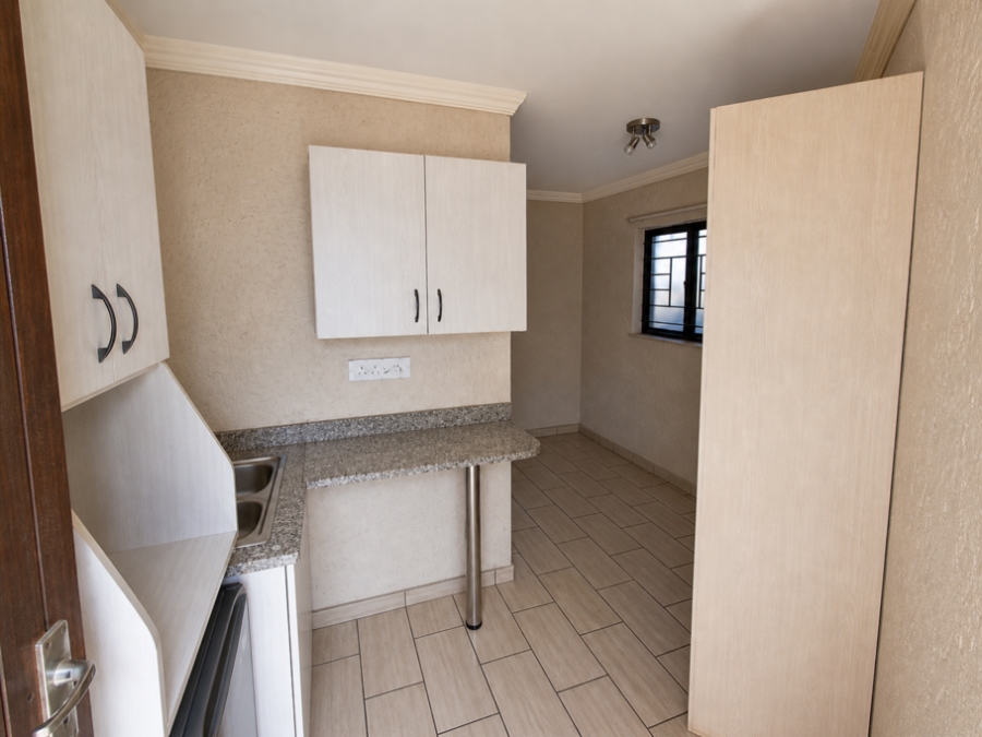 To Let 4 Bedroom Property for Rent in Van Riebeeck Park Gauteng