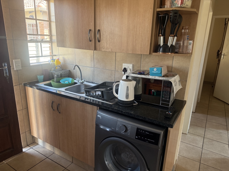 To Let 2 Bedroom Property for Rent in Olievenhoutbosch Gauteng