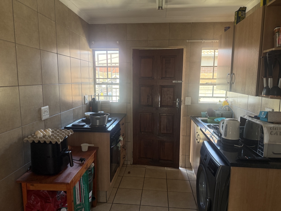To Let 2 Bedroom Property for Rent in Olievenhoutbosch Gauteng