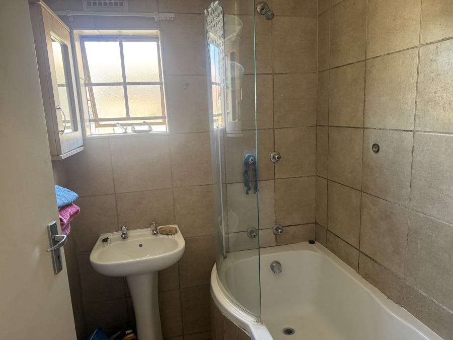To Let 2 Bedroom Property for Rent in Olievenhoutbosch Gauteng