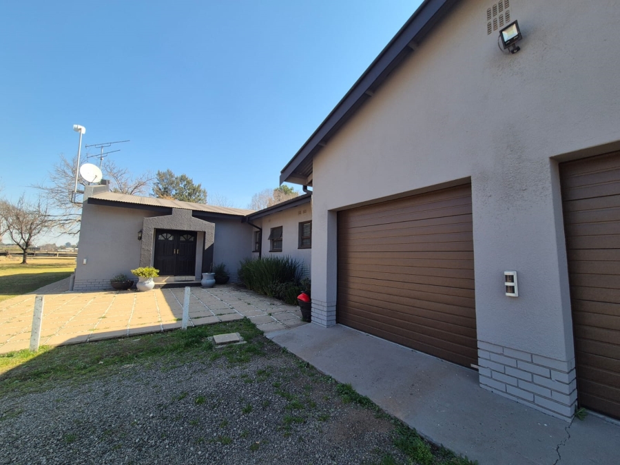3 Bedroom Property for Sale in Theoville Gauteng