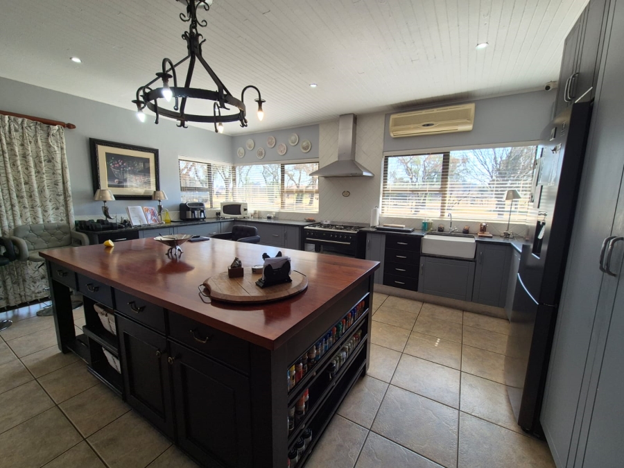 3 Bedroom Property for Sale in Theoville Gauteng