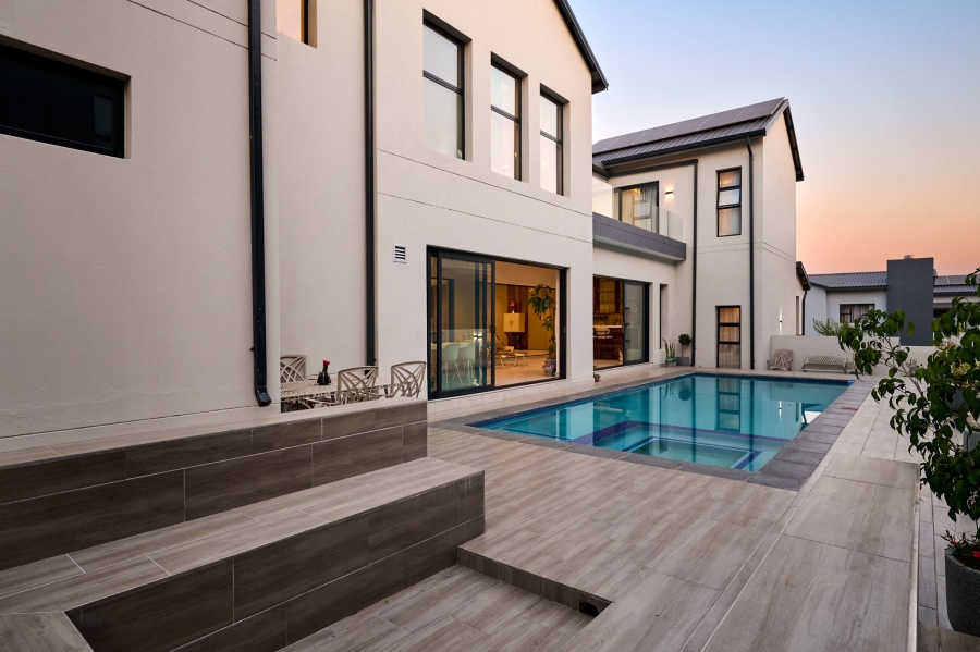 7 Bedroom Property for Sale in Waterfall Country Estate Gauteng