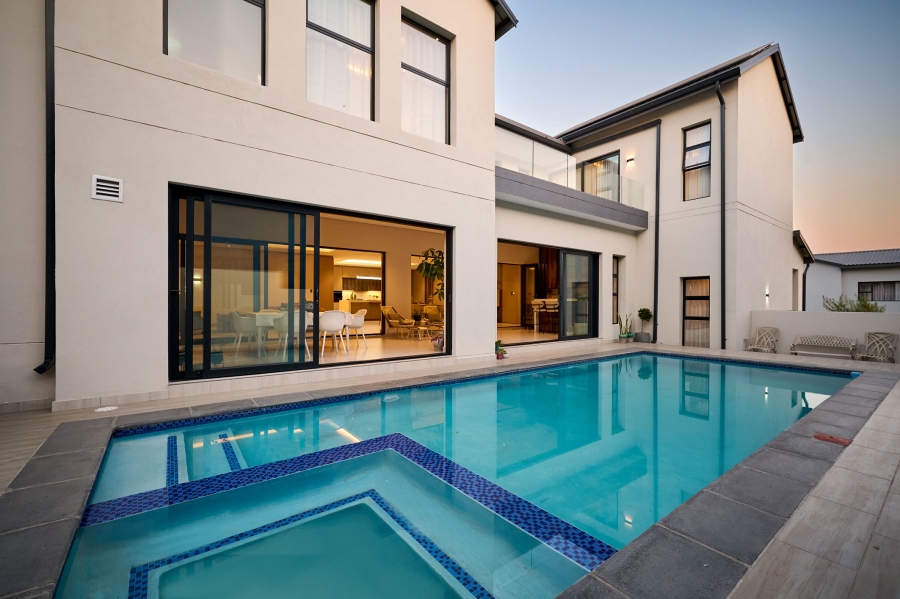 7 Bedroom Property for Sale in Waterfall Country Estate Gauteng