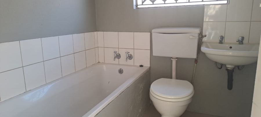 To Let 3 Bedroom Property for Rent in Booysens Gauteng