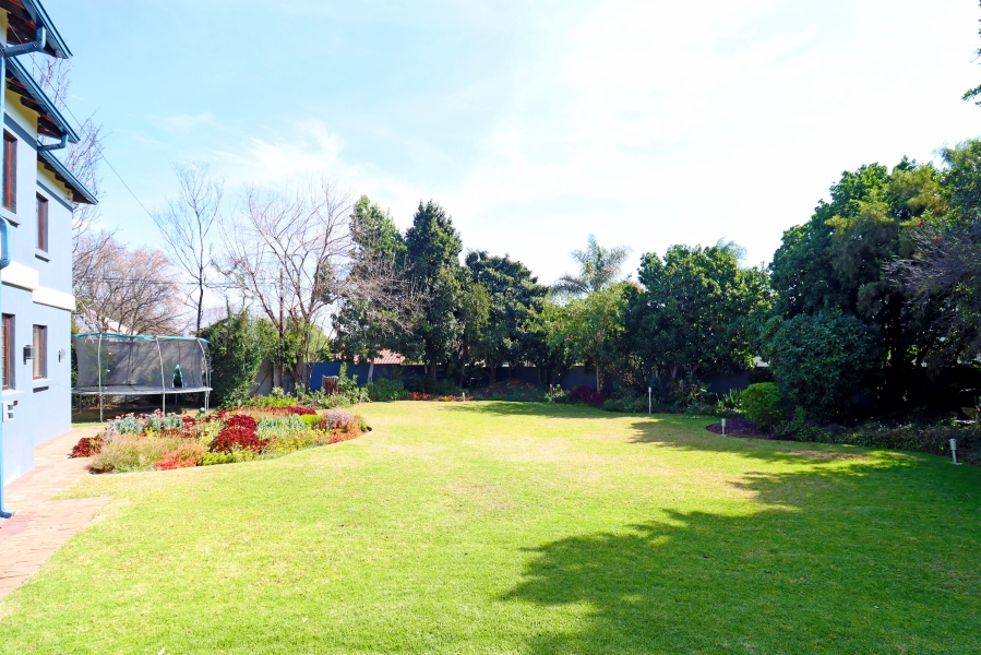 7 Bedroom Property for Sale in Magaliessig Gauteng