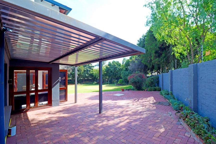 7 Bedroom Property for Sale in Magaliessig Gauteng
