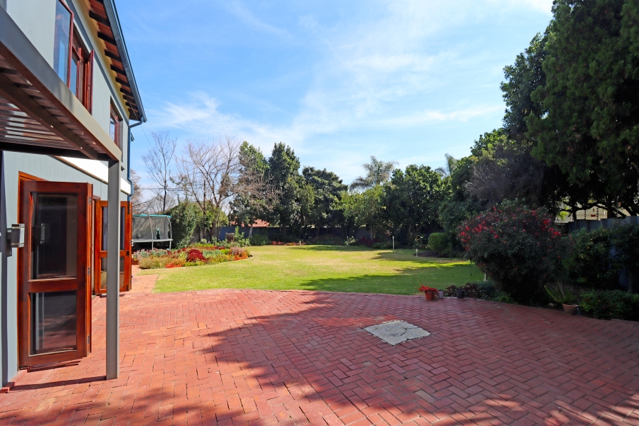 7 Bedroom Property for Sale in Magaliessig Gauteng
