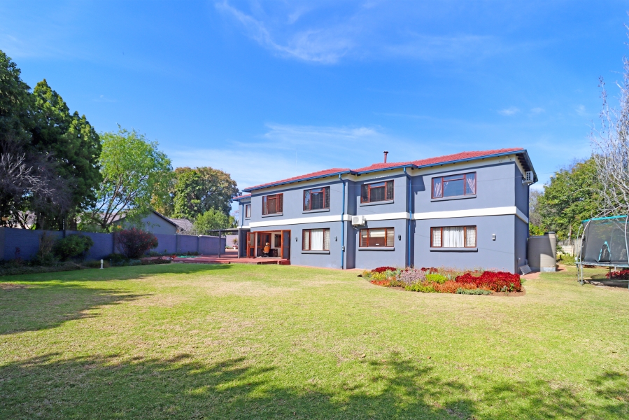 7 Bedroom Property for Sale in Magaliessig Gauteng