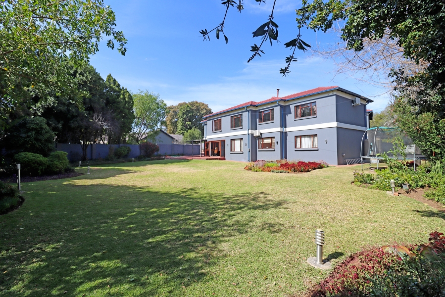 7 Bedroom Property for Sale in Magaliessig Gauteng
