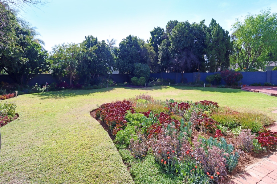 7 Bedroom Property for Sale in Magaliessig Gauteng