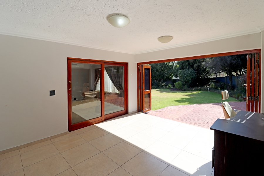 7 Bedroom Property for Sale in Magaliessig Gauteng