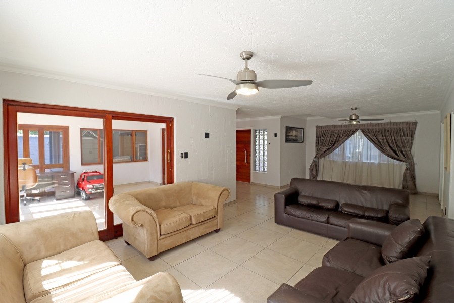 7 Bedroom Property for Sale in Magaliessig Gauteng