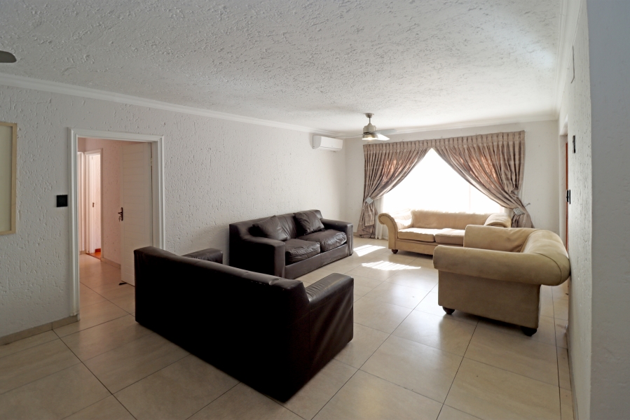 7 Bedroom Property for Sale in Magaliessig Gauteng