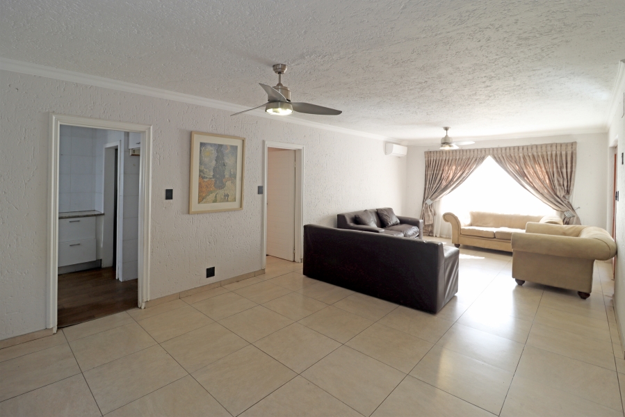 7 Bedroom Property for Sale in Magaliessig Gauteng