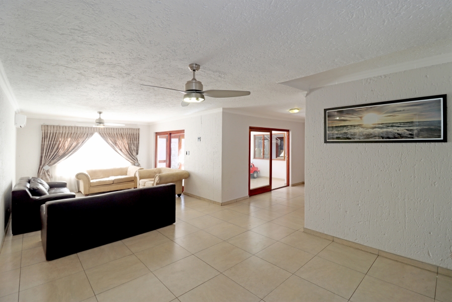 7 Bedroom Property for Sale in Magaliessig Gauteng