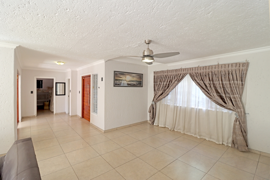 7 Bedroom Property for Sale in Magaliessig Gauteng