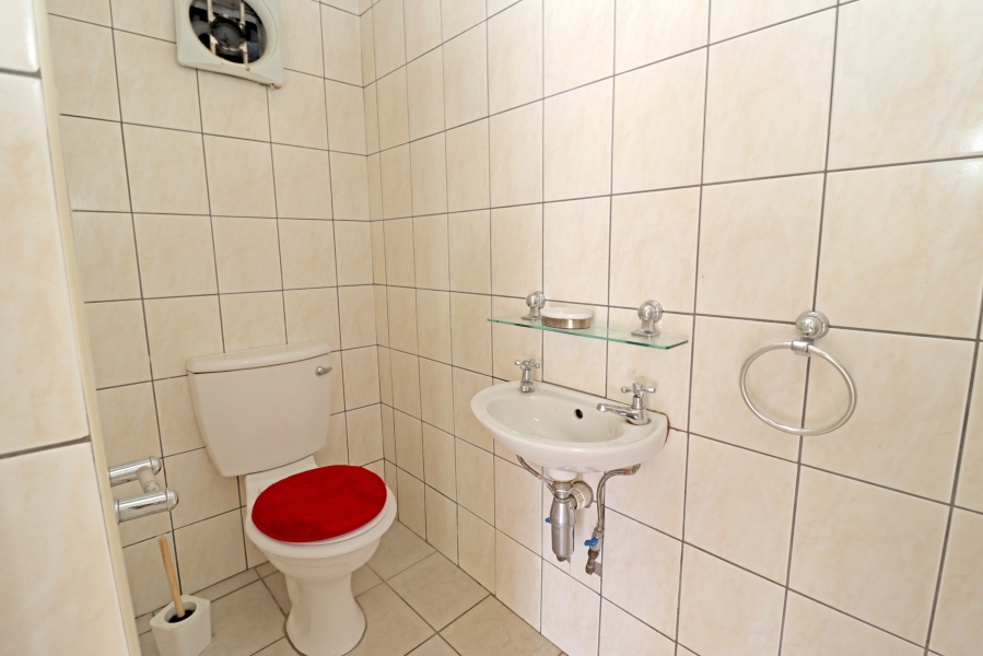 7 Bedroom Property for Sale in Magaliessig Gauteng