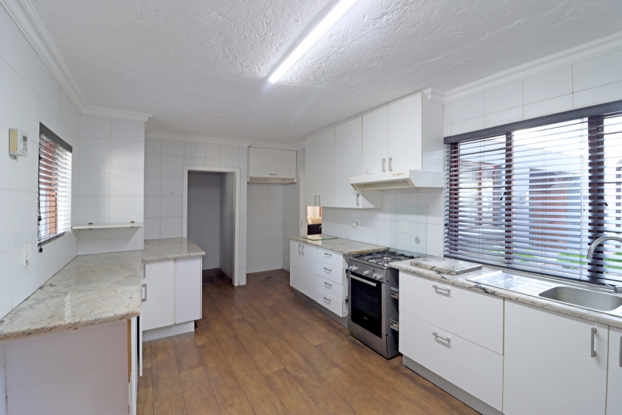 7 Bedroom Property for Sale in Magaliessig Gauteng