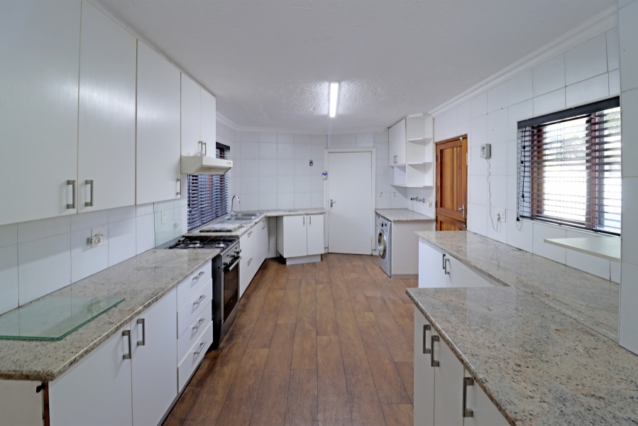 7 Bedroom Property for Sale in Magaliessig Gauteng