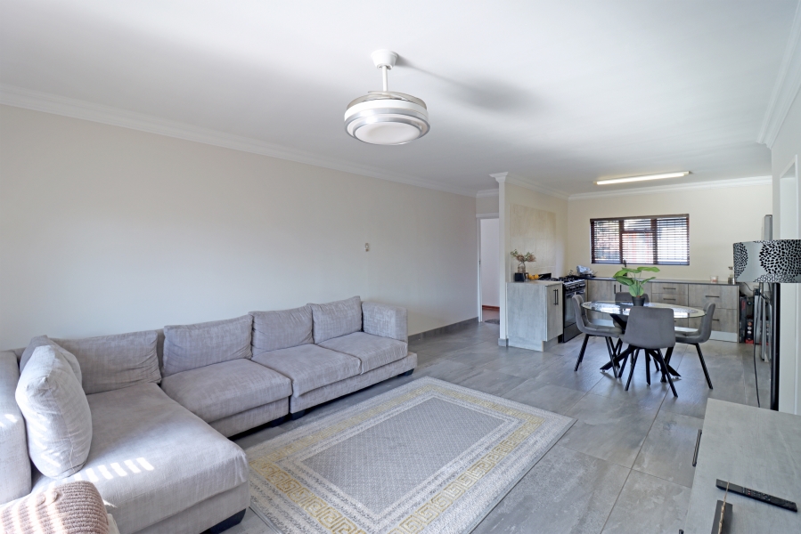 7 Bedroom Property for Sale in Magaliessig Gauteng