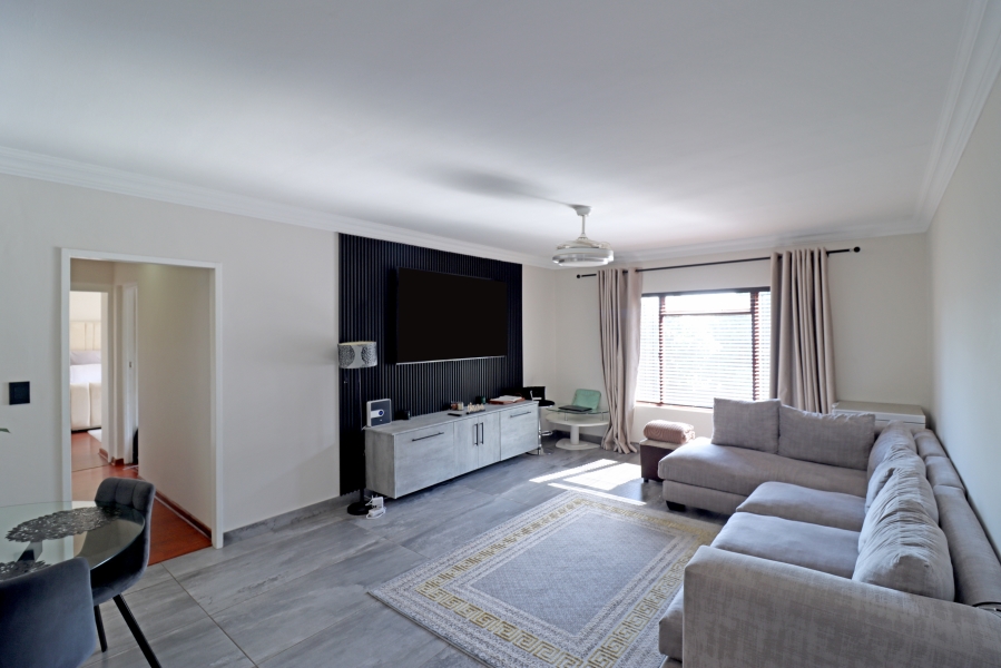 7 Bedroom Property for Sale in Magaliessig Gauteng