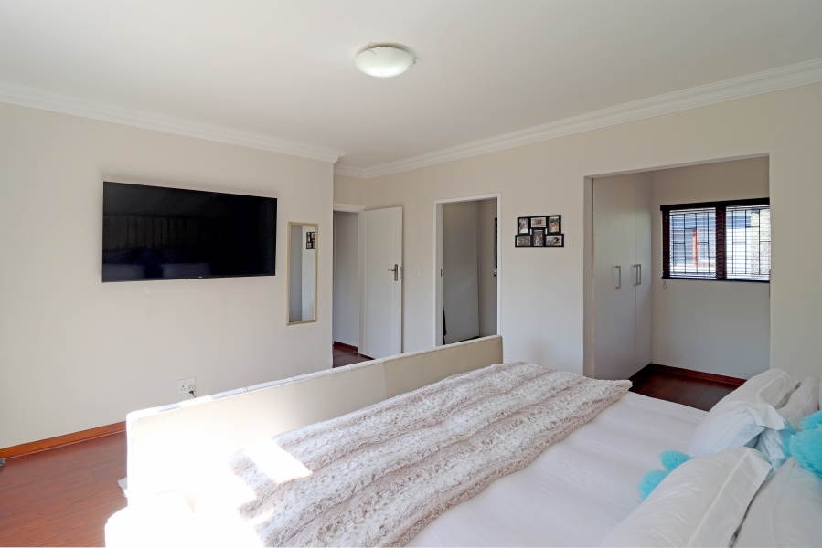 7 Bedroom Property for Sale in Magaliessig Gauteng