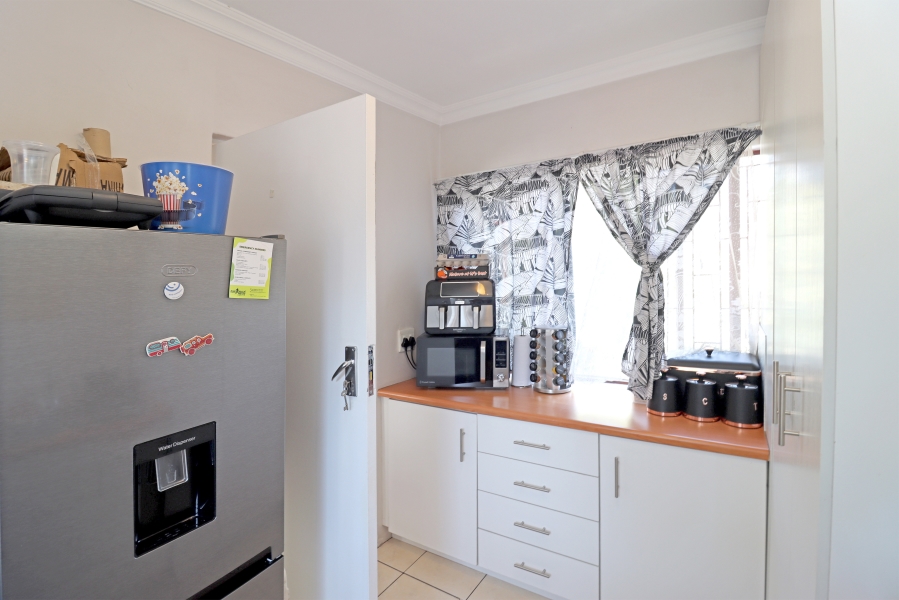 7 Bedroom Property for Sale in Magaliessig Gauteng
