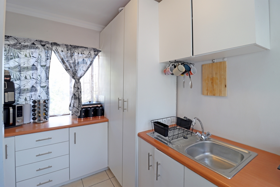7 Bedroom Property for Sale in Magaliessig Gauteng