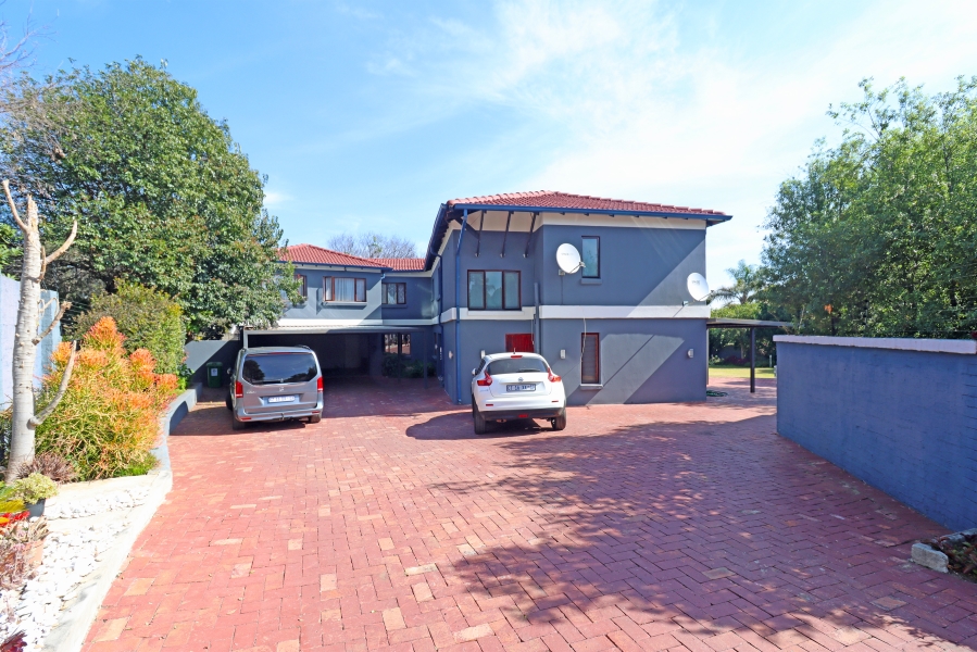 7 Bedroom Property for Sale in Magaliessig Gauteng