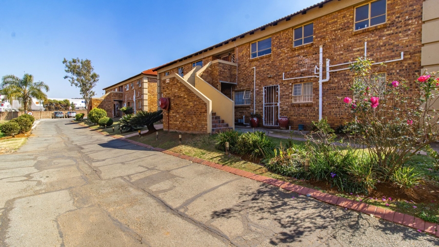 2 Bedroom Property for Sale in Liefde en Vrede Gauteng