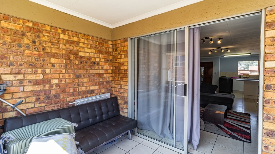2 Bedroom Property for Sale in Liefde en Vrede Gauteng