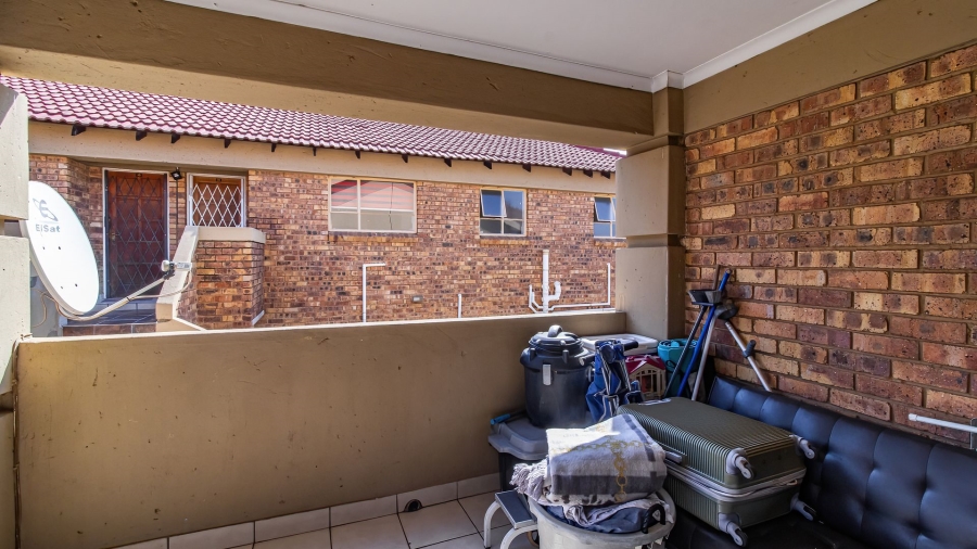 2 Bedroom Property for Sale in Liefde en Vrede Gauteng