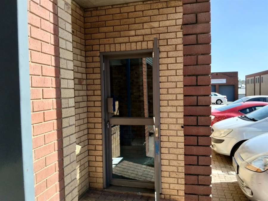 To Let Commercial Property for Rent in Strijdom Park Gauteng