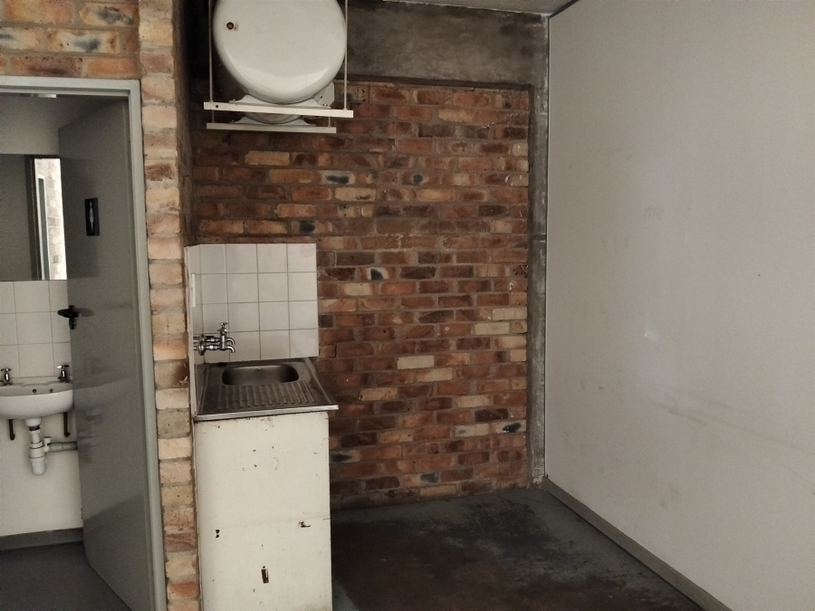 To Let Commercial Property for Rent in Strijdom Park Gauteng