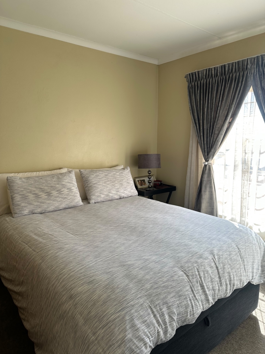 2 Bedroom Property for Sale in Honeypark Gauteng