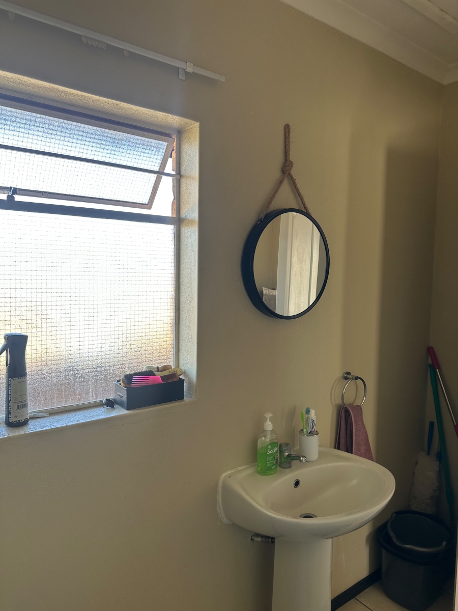 2 Bedroom Property for Sale in Honeypark Gauteng