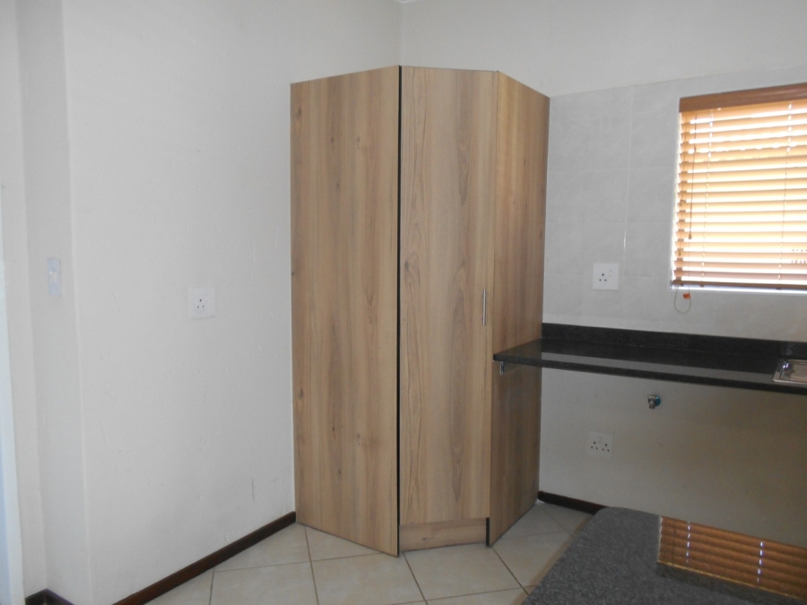To Let 2 Bedroom Property for Rent in Goedeburg Gauteng
