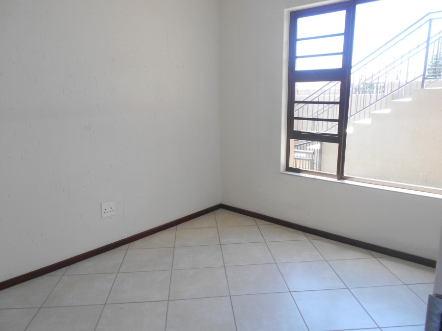 To Let 2 Bedroom Property for Rent in Goedeburg Gauteng