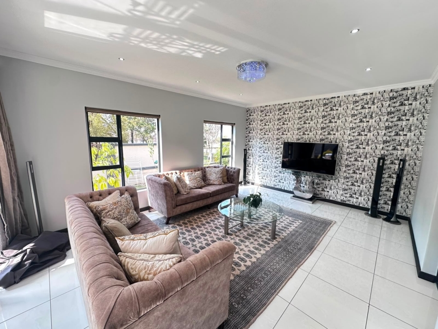 7 Bedroom Property for Sale in Midstream Estate Gauteng