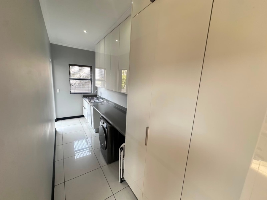 7 Bedroom Property for Sale in Midstream Estate Gauteng