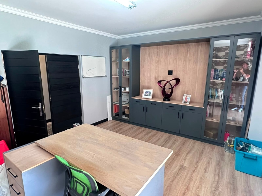 7 Bedroom Property for Sale in Midstream Estate Gauteng