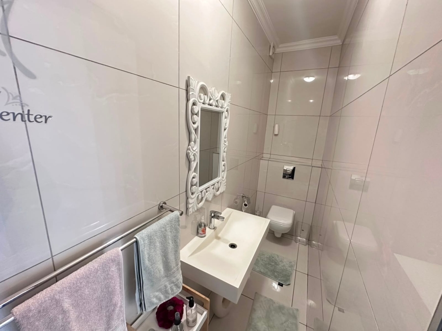 7 Bedroom Property for Sale in Midstream Estate Gauteng
