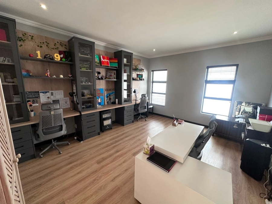 7 Bedroom Property for Sale in Midstream Estate Gauteng