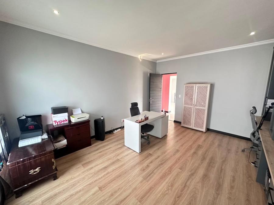 7 Bedroom Property for Sale in Midstream Estate Gauteng