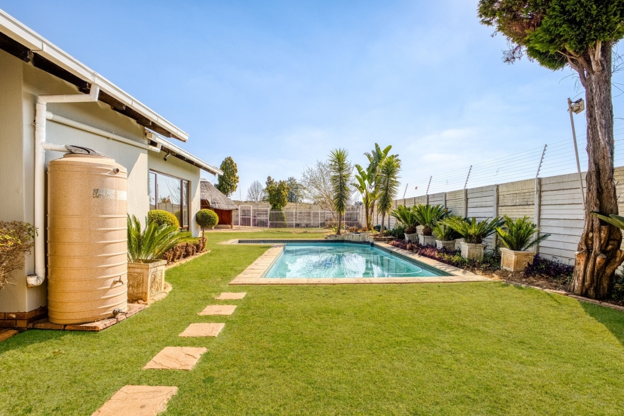 To Let 4 Bedroom Property for Rent in Lonehill Gauteng