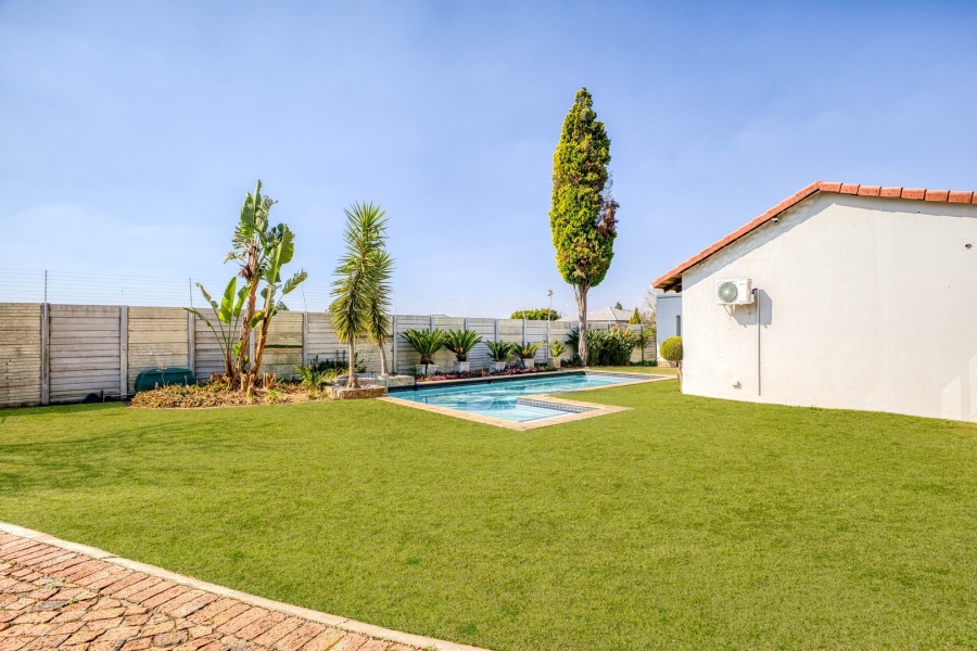 To Let 4 Bedroom Property for Rent in Lonehill Gauteng