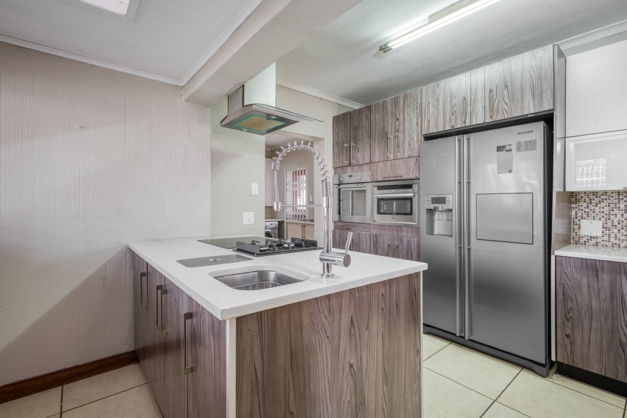 To Let 4 Bedroom Property for Rent in Lonehill Gauteng