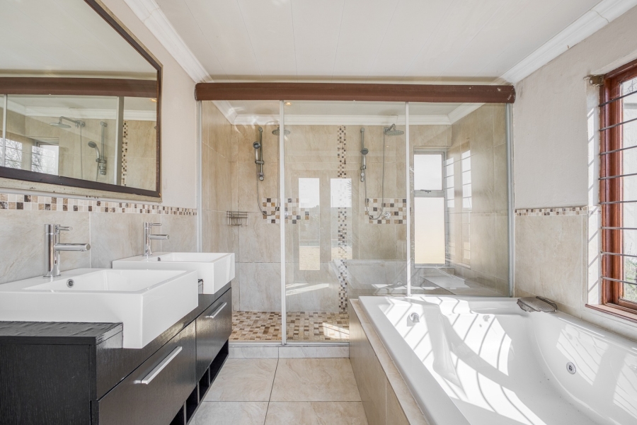 To Let 4 Bedroom Property for Rent in Lonehill Gauteng