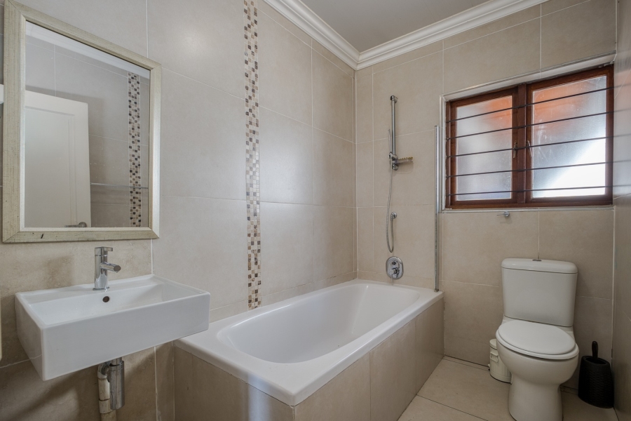 To Let 4 Bedroom Property for Rent in Lonehill Gauteng